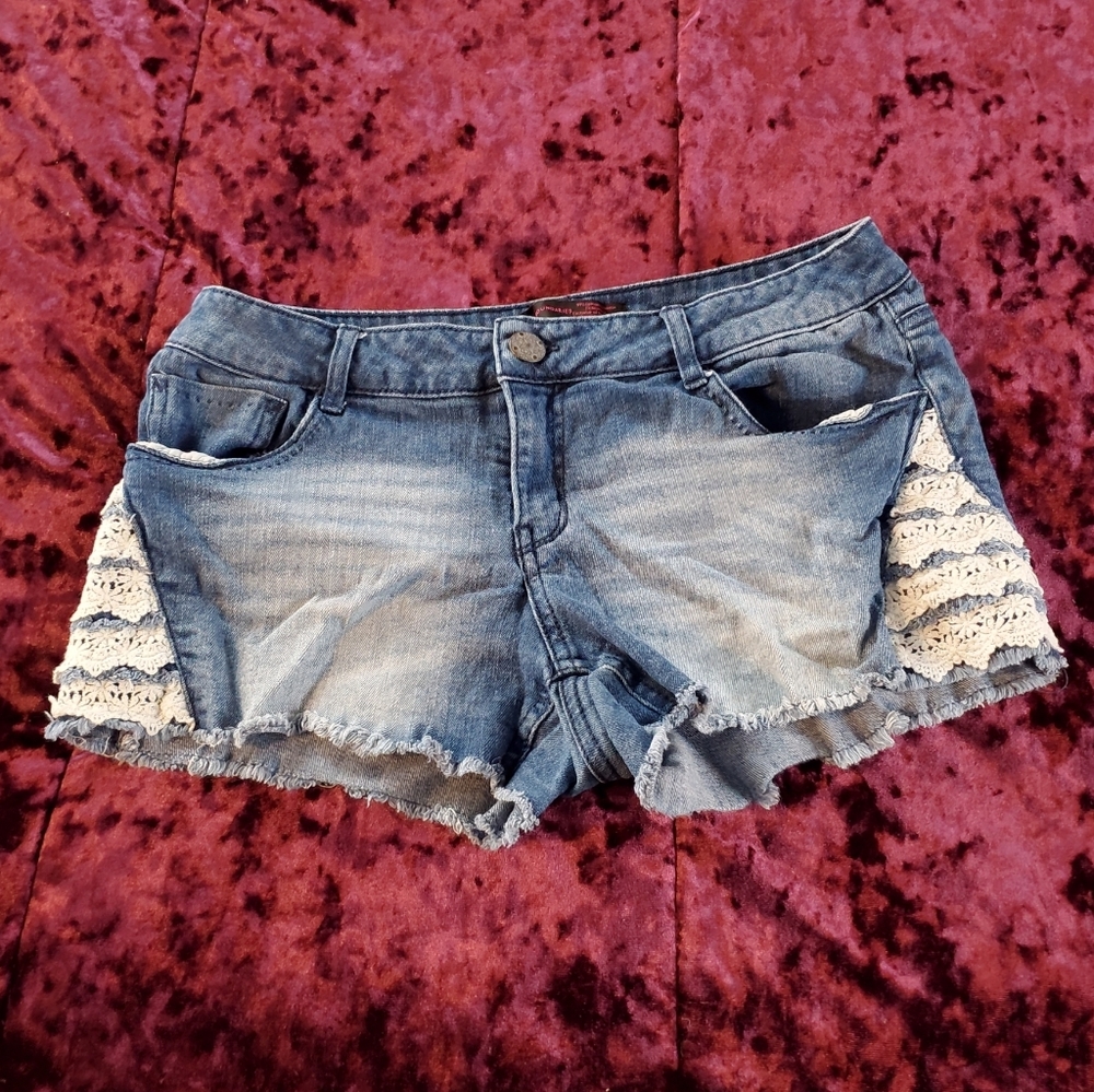 Pretty Lace Shorts